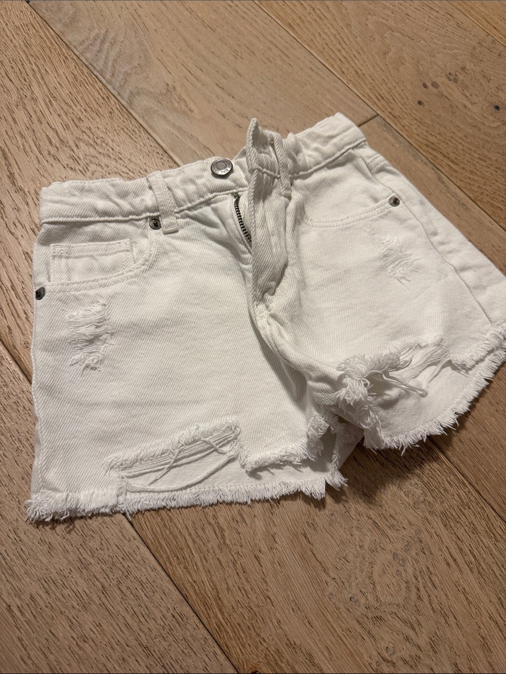 Zara White Distressed girls Denim Shorts like new size 7